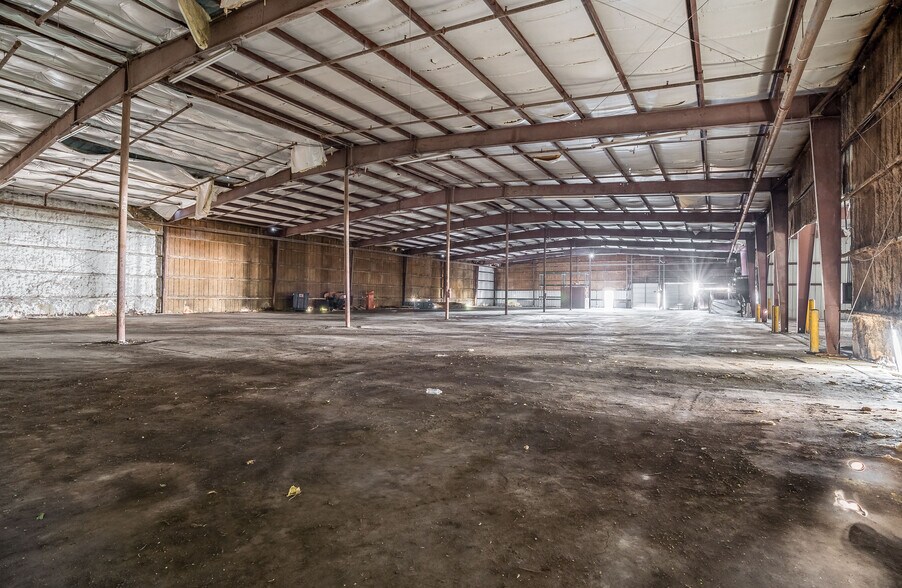 More Photos Of 413 Oxford Rd, Franklin Manufacturing For Sale