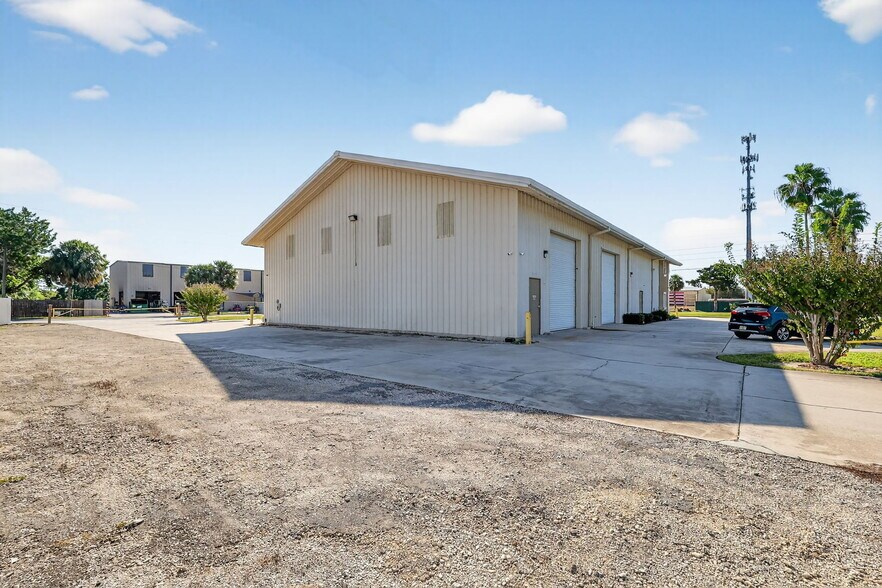 More Photos Of 15925 Old Us Highway 441, Tavares Warehouse For Lease