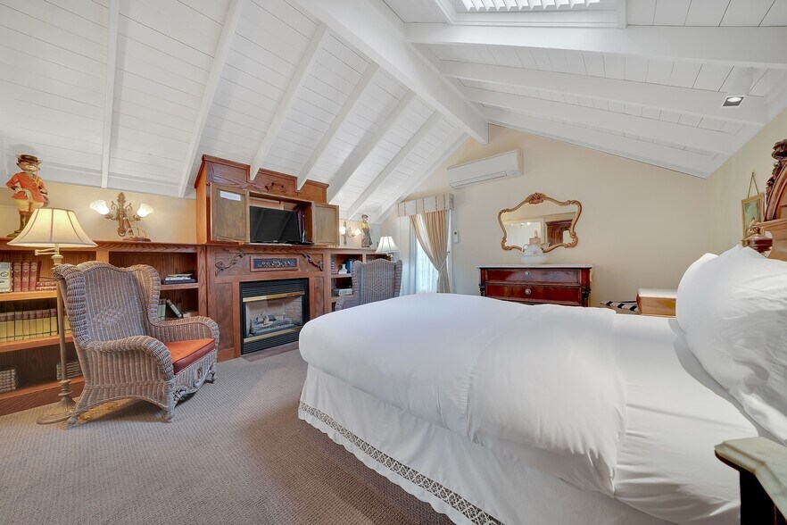 More Photos Of 77 Main St, Sutter Creek Hospitality For Sale