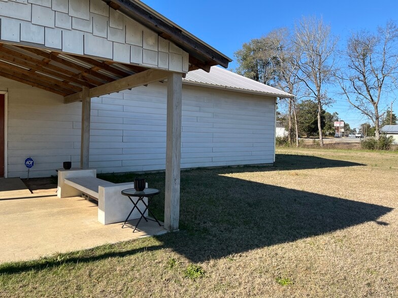 More Photos Of 139 S Jackson St, Hawkinsville Sports And Entertainment For Sale