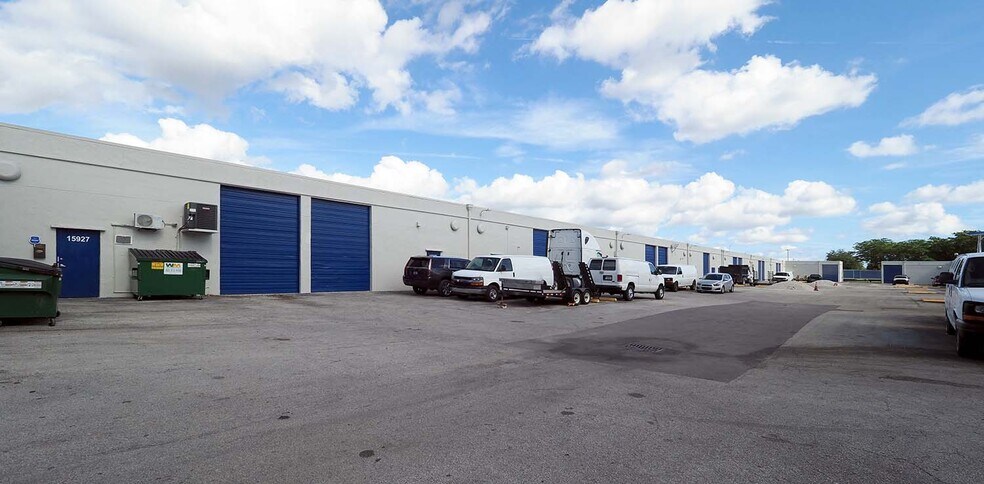 More Photos Of 15900-15998 NW 48th Ave, Miami Gardens Warehouse For Lease