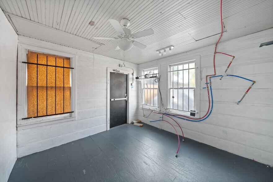 More Photos Of 26407 Preston Ave, Spring Storefront Retail Residential For Sale