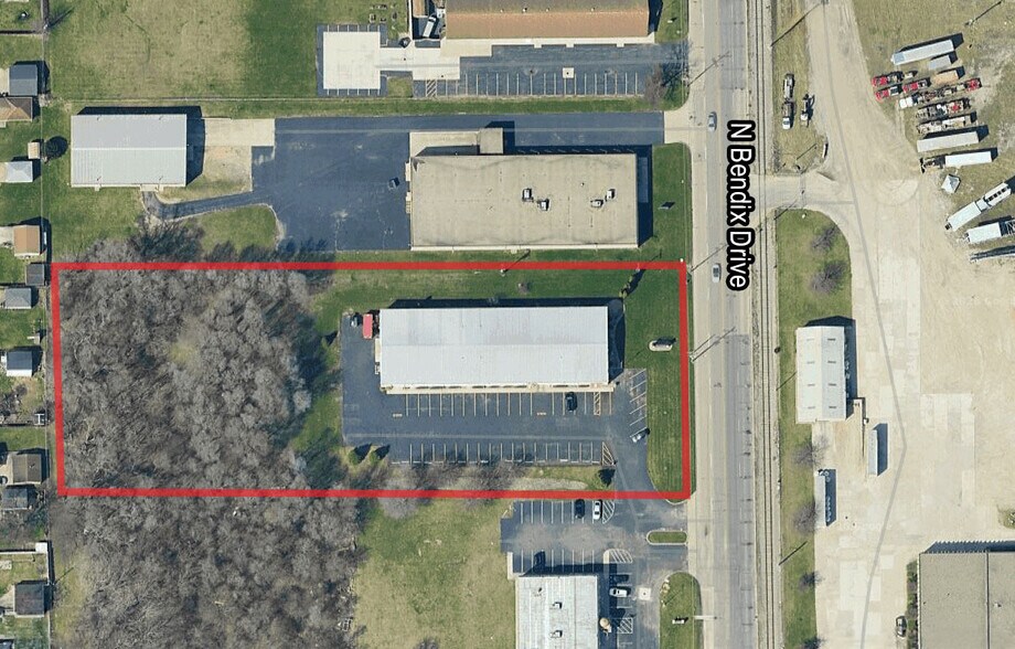 More Photos Of 1575 N Bendix Dr, South Bend Auto Repair For Sale