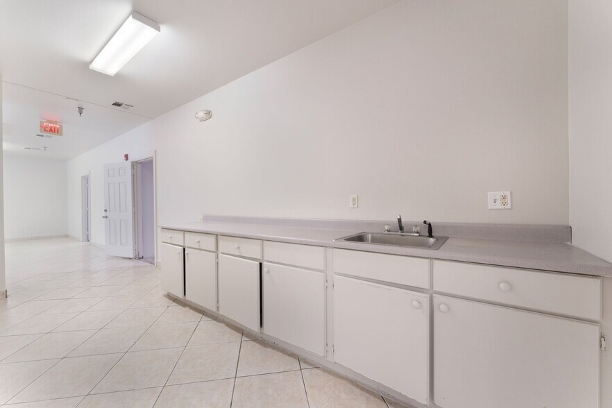 More Photos Of 4650 Judson Ave, Las Vegas Warehouse For Lease