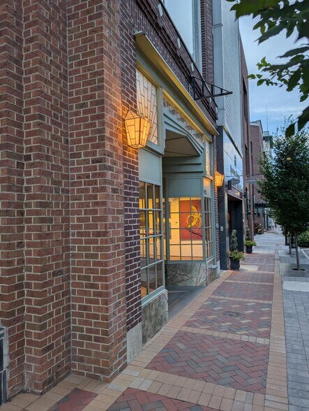 More Photos Of 921 Main St, Lynchburg General Retail For Lease