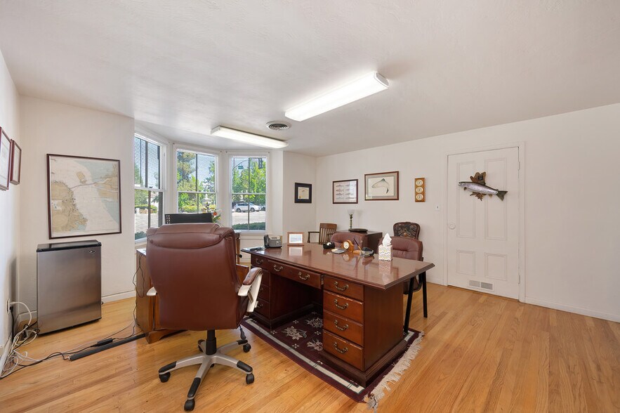 More Photos Of 1407-1409 Lincoln Way, Auburn Office For Sale