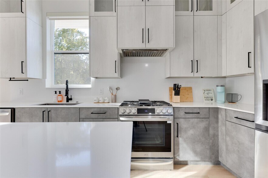 More Photos Of 1512 Seegar St, Dallas Apartments For Sale