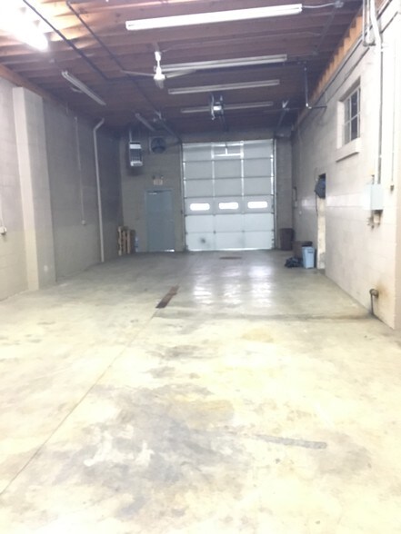 More Photos Of 530 N Main St, Piqua Auto Repair For Lease