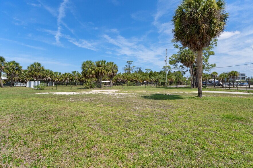 More Photos Of 5000 Calienta St, Hernando Beach Marina For Sale