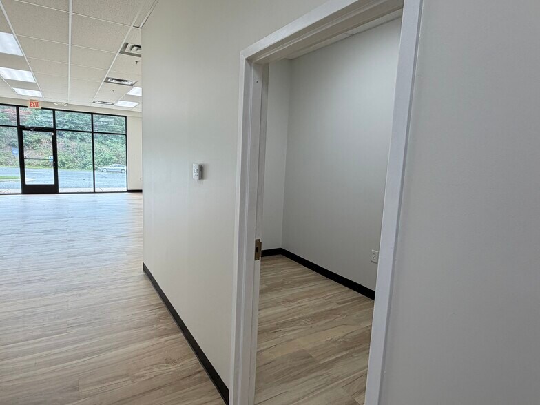 More Photos Of 3619 Richmond Hwy, Stafford Light Distribution For Lease