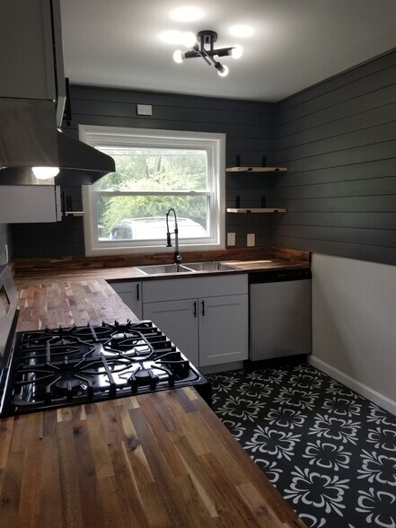 More Photos Of 380 W Outer Dr, Oak Ridge Apartments For Sale