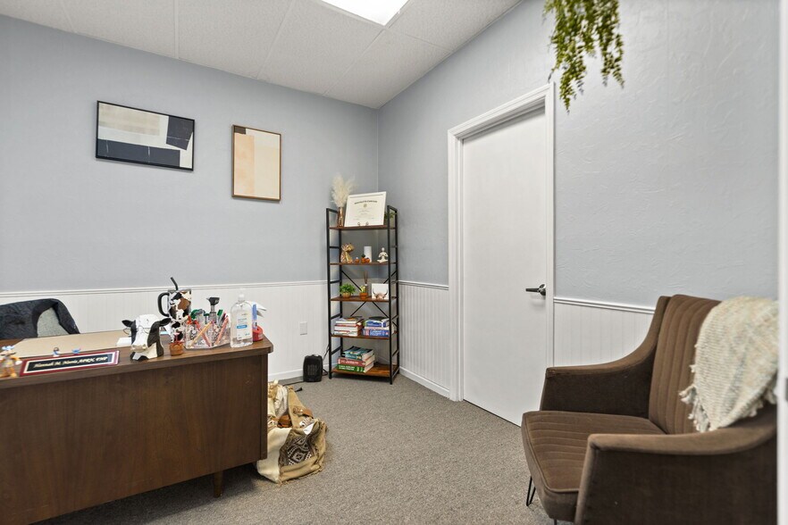 More Photos Of 725 S Main St, London Medical For Sale