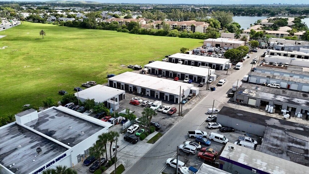 More Photos Of 5601 NW 8th St, Margate Warehouse For Lease