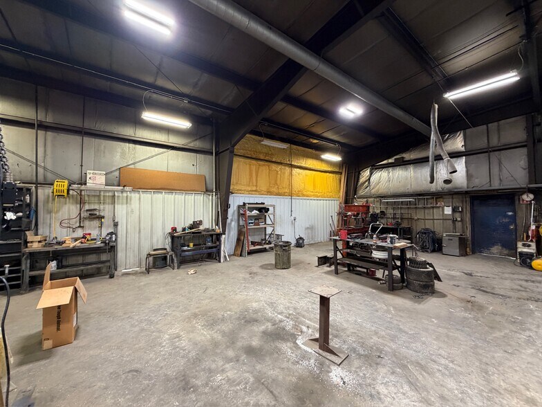 More Photos Of 4414 State Road 92, Brooklyn Industrial For Lease