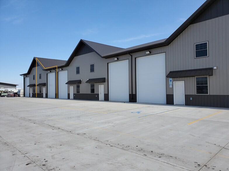 More Photos Of 4041 27th St N, Fargo Warehouse For Lease