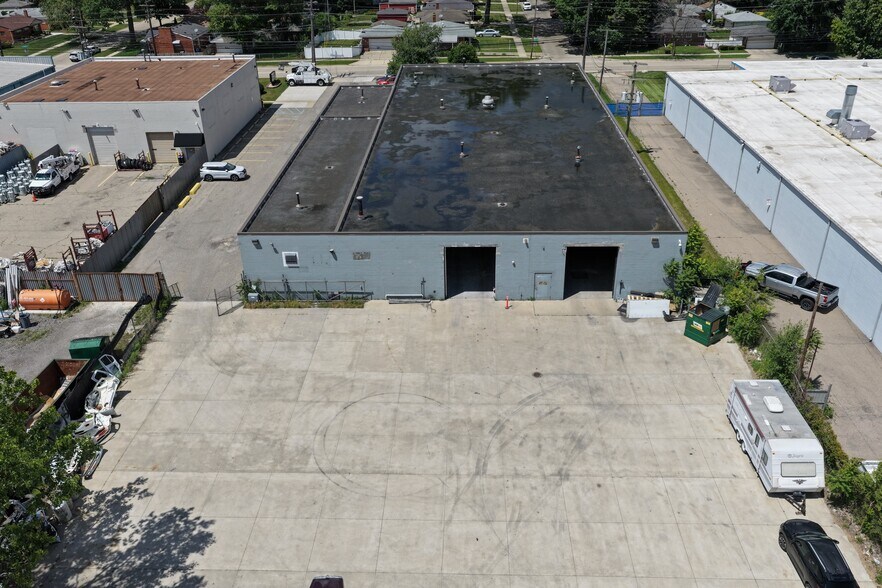 More Photos Of 25215 Glendale St, Redford Township Warehouse For Lease