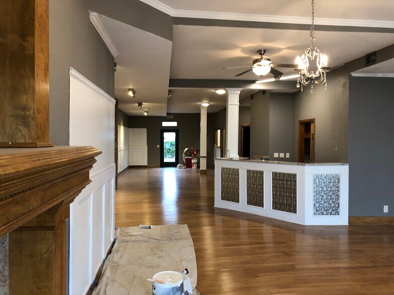 More Photos Of 13416 Santa Fe Trail Dr, Lenexa Storefront Retail Office For Lease