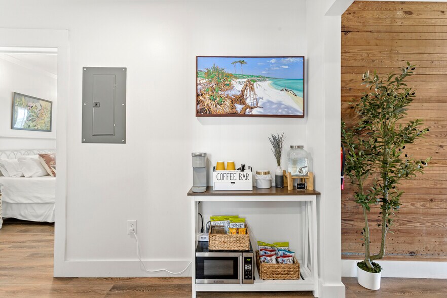 More Photos Of 782 Water St, Biloxi Office For Sale