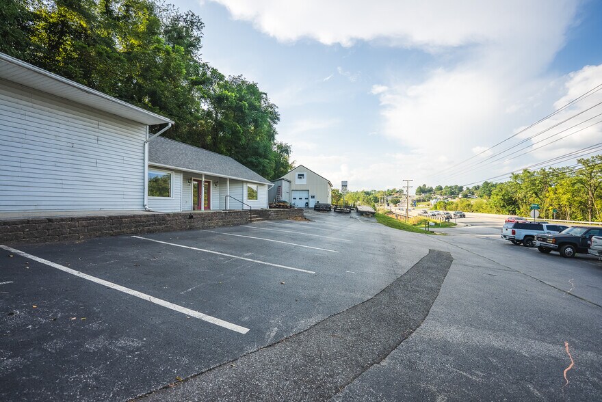 More Photos Of 690 N Franklin St, Christiansburg Office For Sale