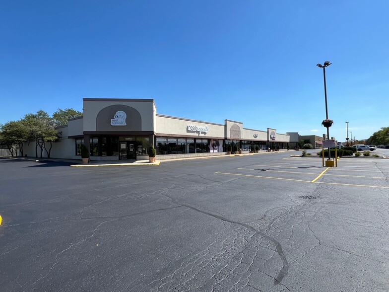 More Photos Of 15551-15567 94th Ave, Orland Park Unknown For Lease