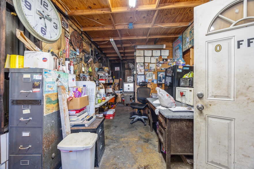 More Photos Of 2455 E 52nd St, Los Angeles Warehouse For Sale