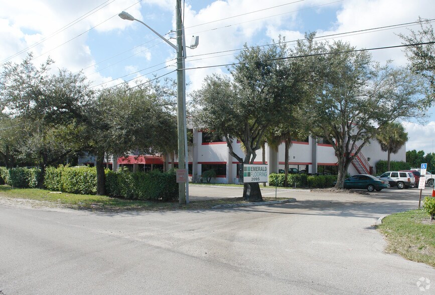 More Photos Of 2095 N Andrews Ave, Pompano Beach Light Manufacturing For Lease