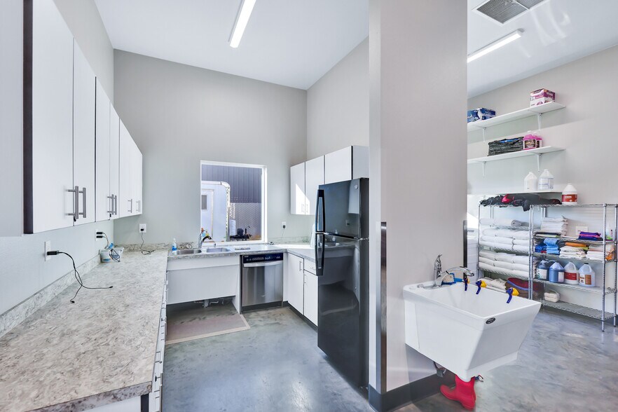 More Photos Of 16614 E Sprague Ave, Veradale Freestanding For Sale