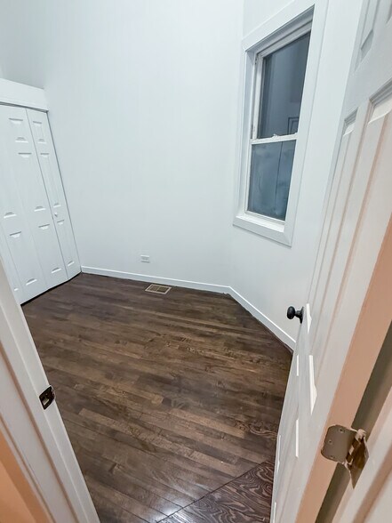 More Photos Of 8714 S Commercial Ave, Chicago Multifamily For Sale