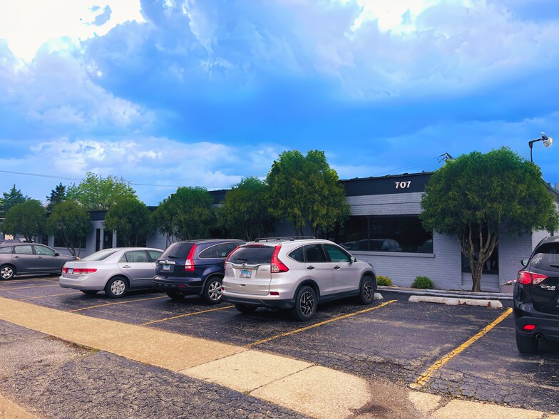 More Photos Of 707-717 N Iowa Ave, Villa Park Office For Sale
