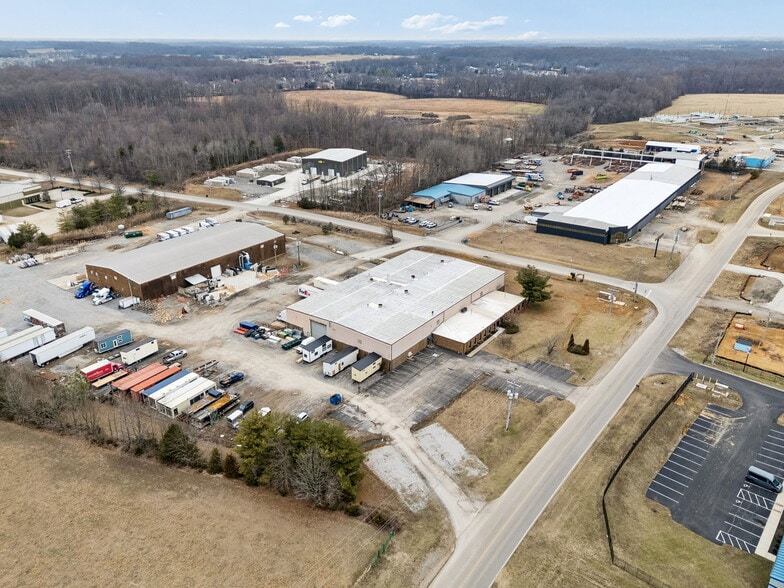 More Photos Of 411 Industrial Dr, White House Manufacturing For Lease