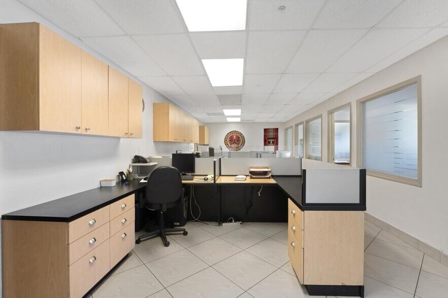 More Photos Of 7866 NW 46th St, Doral Distribution For Lease