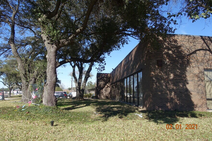 More Photos Of 10887 S Wilcrest Dr, Houston Storefront For Sale
