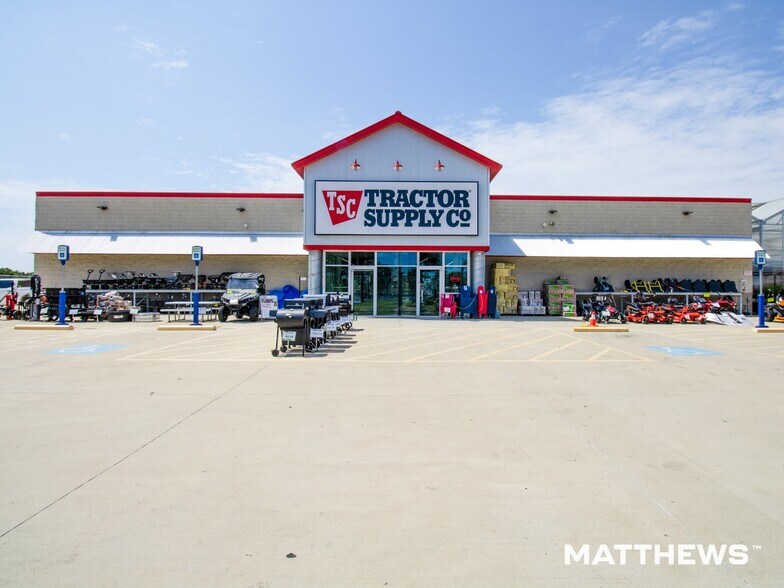 More Photos Of 1200 E Royall Blvd, Malakoff General Retail For Sale
