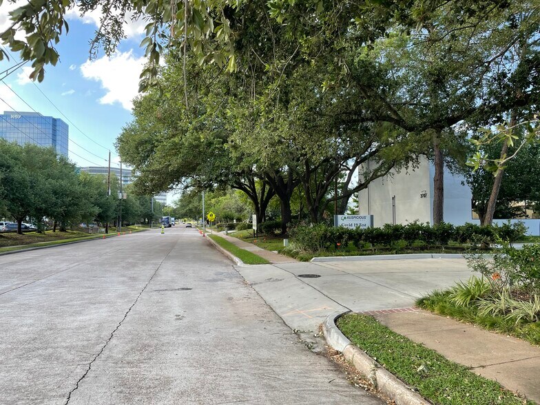 More Photos Of 3707 Westcenter Dr, Houston Office For Lease