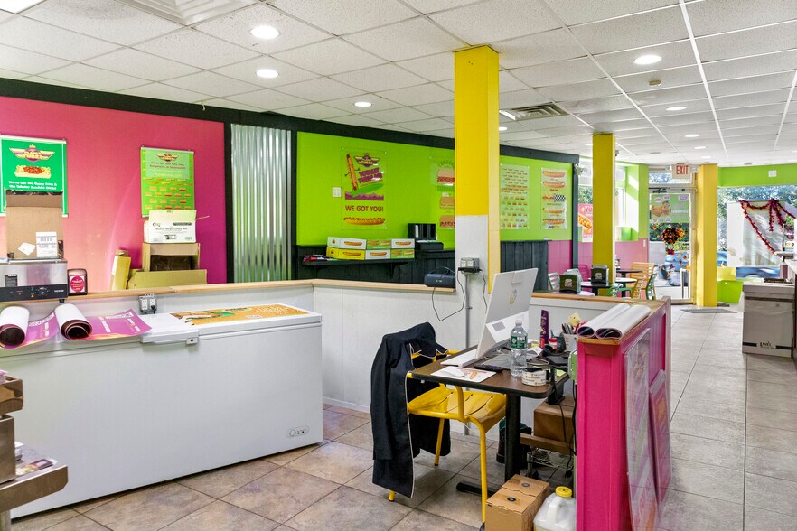 More Photos Of 78-88 Bayville Ave, Bayville Storefront Retail Residential For Lease