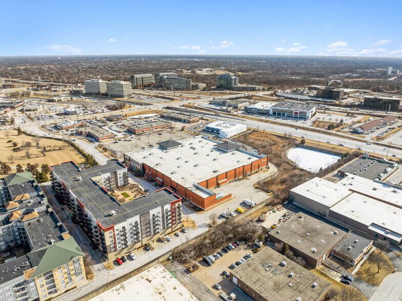 More Photos Of 2860 S Highland Ave, Lombard Freestanding For Sale