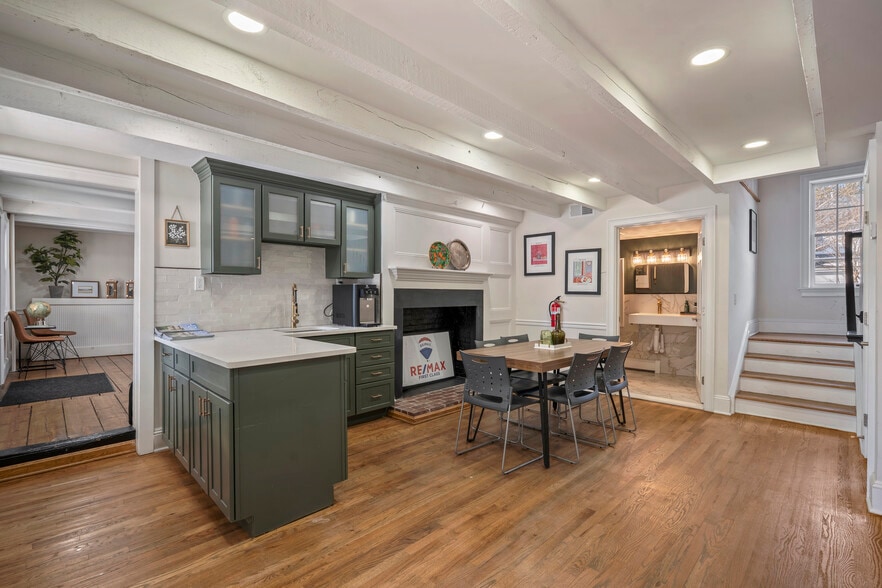 More Photos Of 113 tindall Rd, Middletown Office For Sale