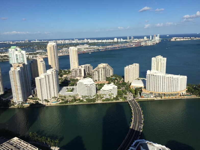 Primary Photo Of 520 Brickell Key Dr, Miami Apartments For Lease