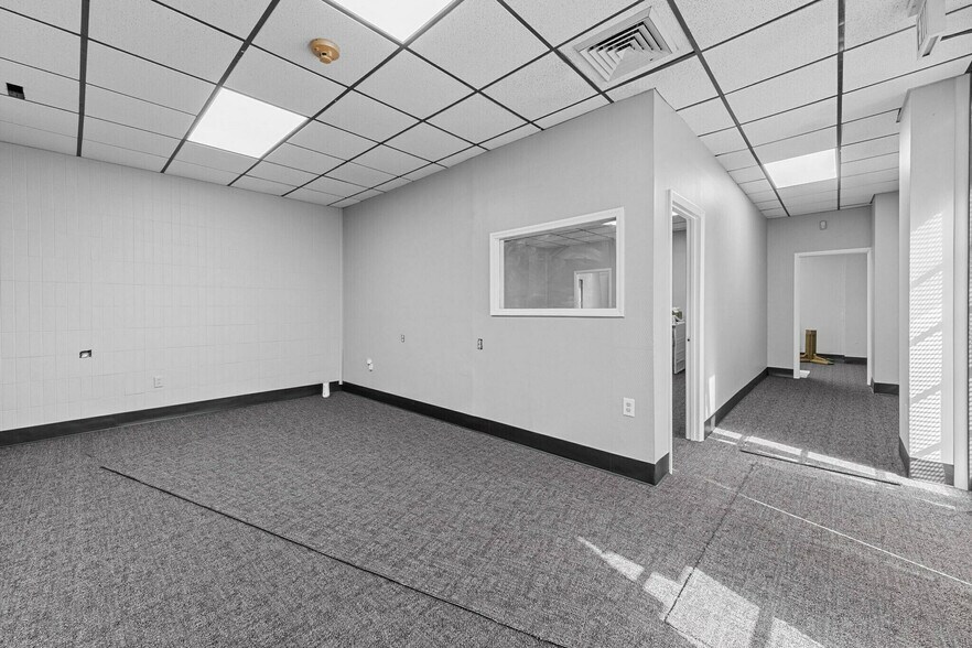 More Photos Of 701 E Pearce Blvd, Wentzville Warehouse For Sale