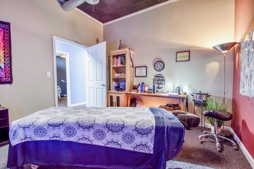 More Photos Of 1366 E 346th St, Eastlake Restaurant For Sale