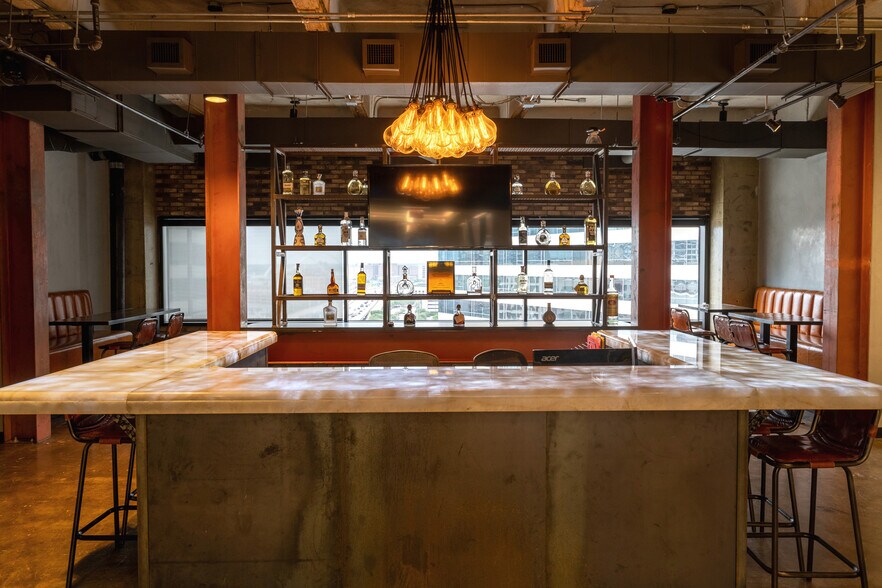 More Photos Of 1845 Woodall Rodgers Fwy, Dallas Office For Lease