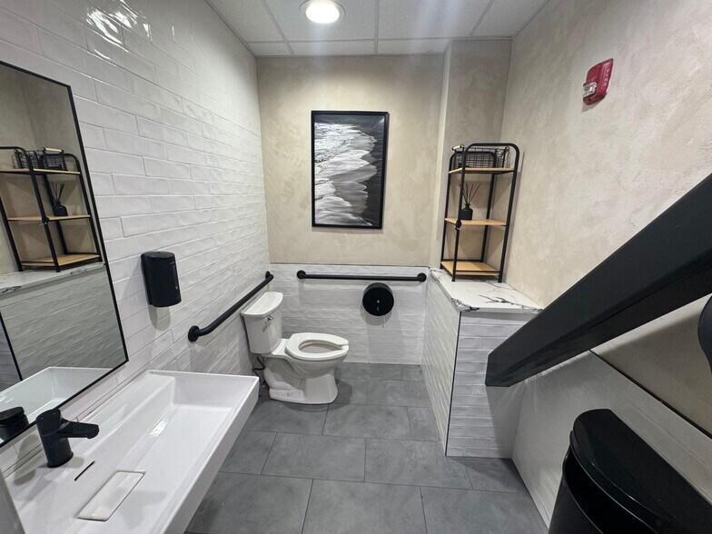 More Photos Of 250 Turnpike Rd, Southborough Loft Creative Space For Sale