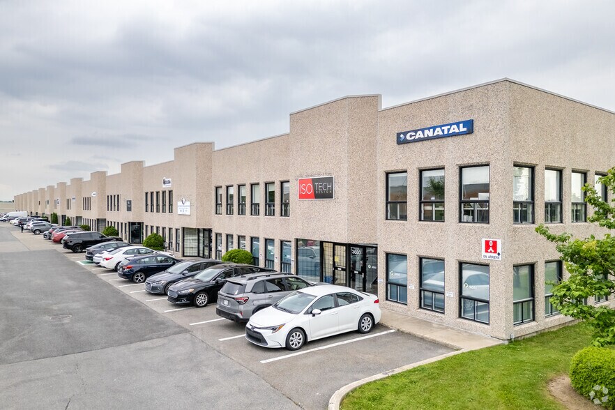 More Photos Of 3580-3680 Boul Poirier, Montréal Light Distribution For Lease