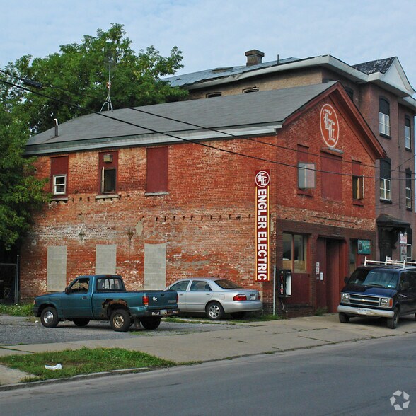 More Photos Of 609 Columbia St, Utica Freestanding For Lease