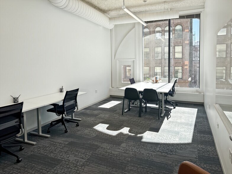 More Photos Of 1 N State St, Chicago Coworking Space