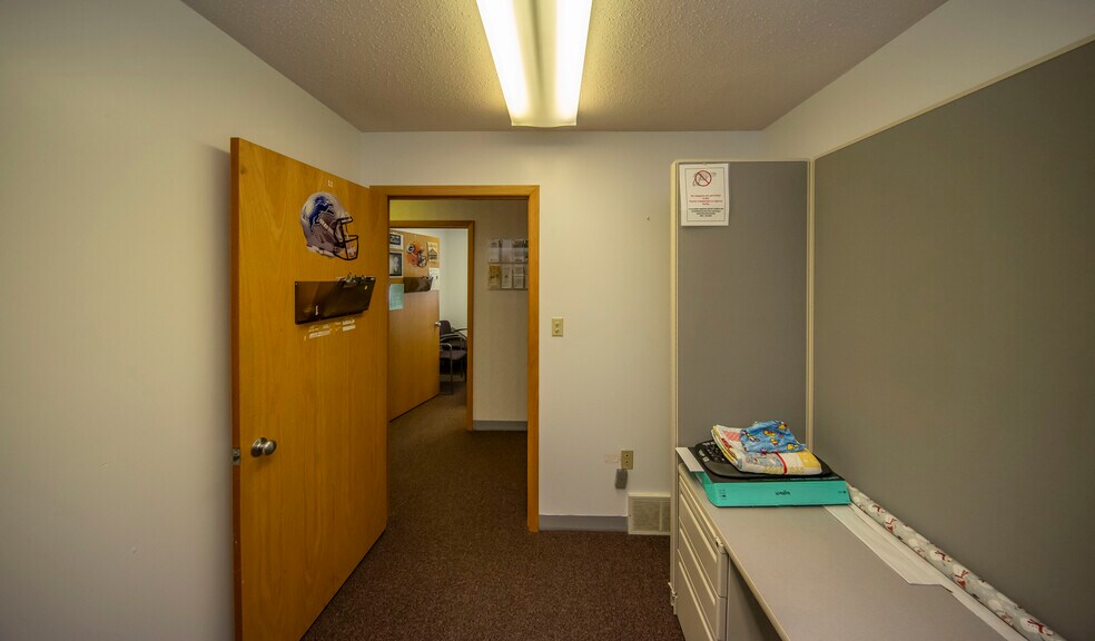 More Photos Of 337 Brady Ave, Caspian Office For Sale