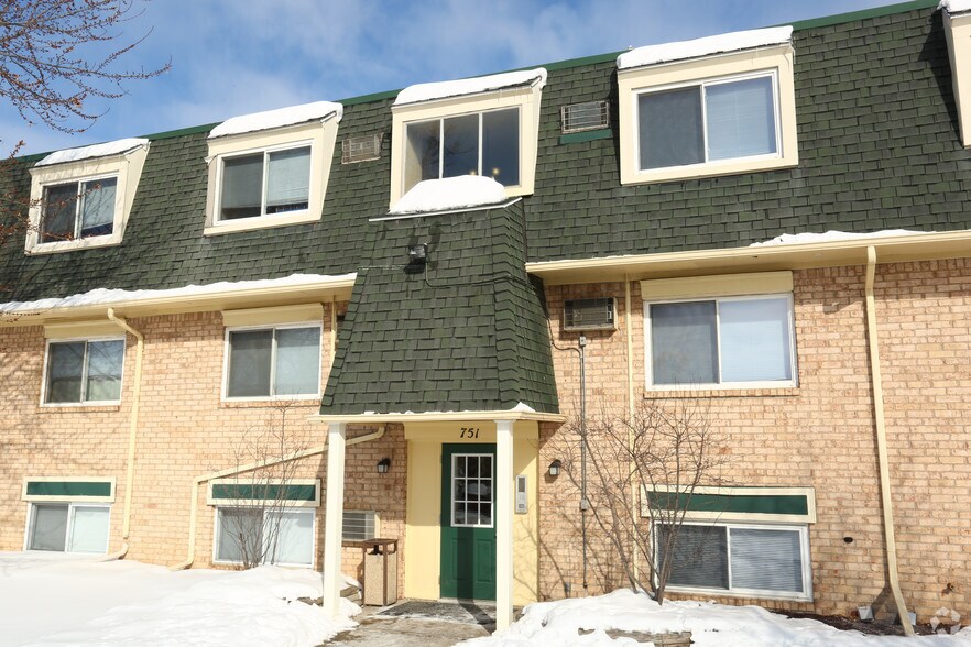 More Photos Of 757 W Shepherd St, Charlotte Apartments For Sale