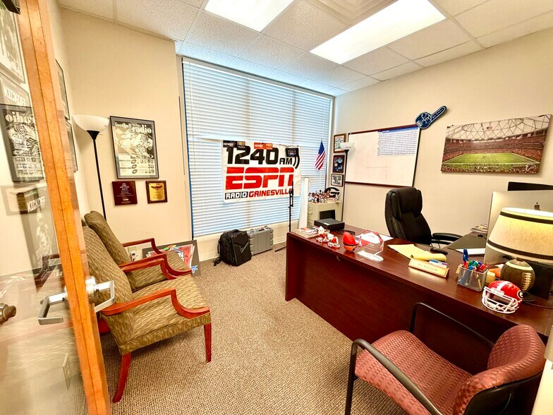 More Photos Of 1102 Thompson Bridge Rd, Gainesville Office For Lease