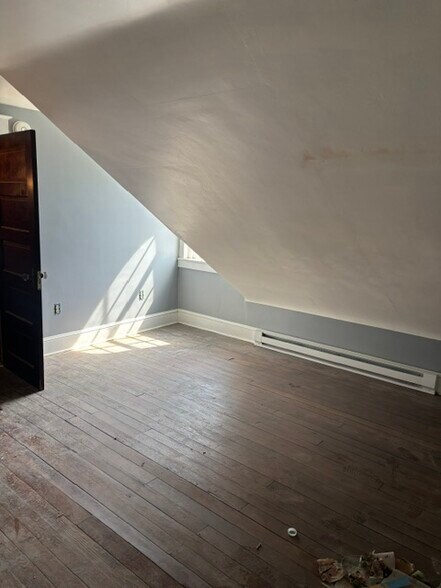 More Photos Of 429 Riverview Dr, Walnutport Flex For Sale