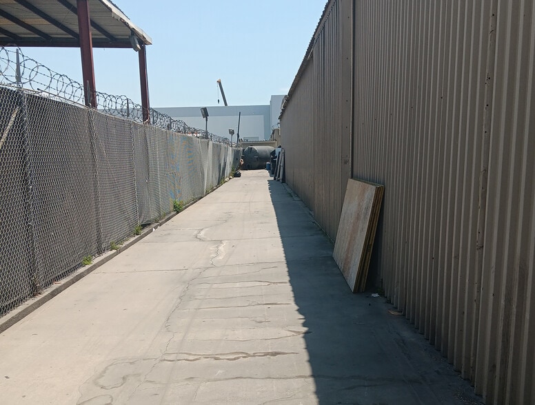 More Photos Of 18020 S Broadway, Gardena Warehouse For Lease